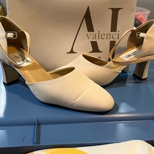 Bone 2 3/4” bone heels NWT